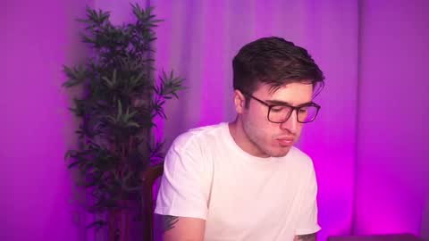 Snapshot of t0ny_wylie chatting on 12, 11, 2025 t0ny_wylie online show from 12, 11, 2025