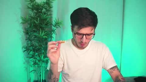 Snapshot of t0ny_wylie chatting on 15, 11, 2025 t0ny_wylie online show from 15, 11, 2025