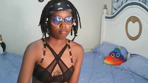 Snapshot of t_okyo chatting on 19, 11, 2025 TOKYO online show from 19, 11, 2025