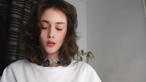 Snapshot of t_tragedienne chatting on 10, 11, 2025 Heeey im Helena3 -- fav555100333 -- pvts only premium and after my public show 3 online show from 10, 11, 2025