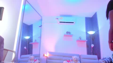 Tahiela  online show from 4, 2, 2026