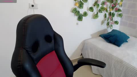 Snapshot of taniadevil_69 chatting on 15, 1, 2025 Tania online show from 15, 1, 2025