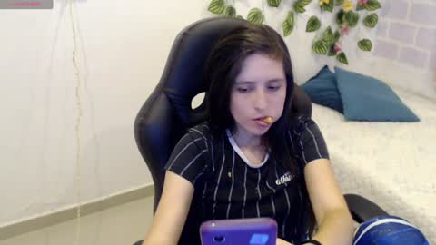 Snapshot of taniadevil_69 chatting on 1, 2, 2025 Tania online show from 1, 2, 2025