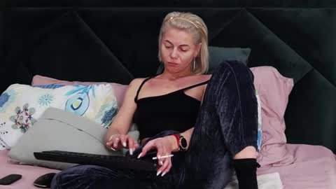 tanyaGrey online show from 5, 3, 2026