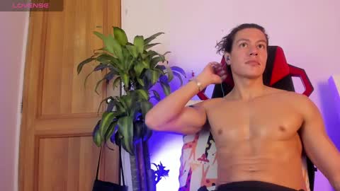 Snapshot of tarzanylobo chatting on 4, 12, 2024 Tarzan online show from 4, 12, 2024