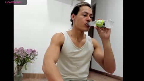 Snapshot of tarzanylobo chatting on 17, 12, 2024 Tarzan online show from 17, 12, 2024