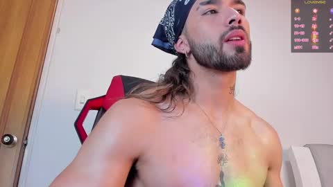 Snapshot of tarzanylobo chatting on 23, 12, 2024 Tarzan online show from 23, 12, 2024