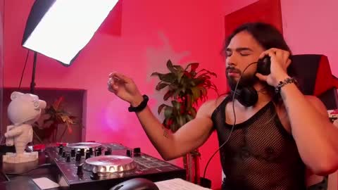 Snapshot of tarzanylobo chatting on 2, 2, 2025 Tarzan online show from 2, 2, 2025