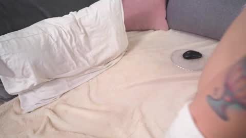 Snapshot of tasty_tomato chatting on 17, 12, 2025 RHEA pronanciation like Reya online show from 17, 12, 2025