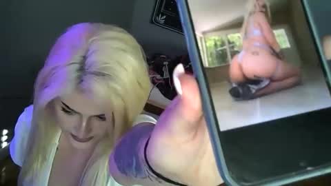 Riley Jade online show from 15, 4, 2026