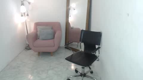 Snapshot of tatiana_oconell2 chatting on 3, 11, 2025 isabel online show from 3, 11, 2025