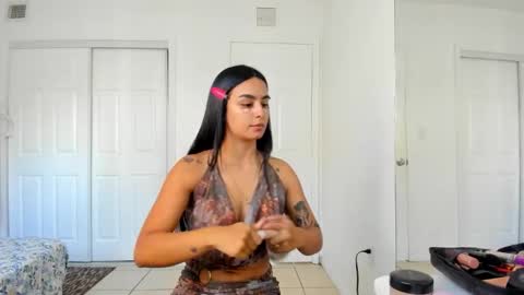 Snapshot of tatianac18 chatting on 24, 11, 2025 Tatiana STREAM AT 200 pm online show from 24, 11, 2025