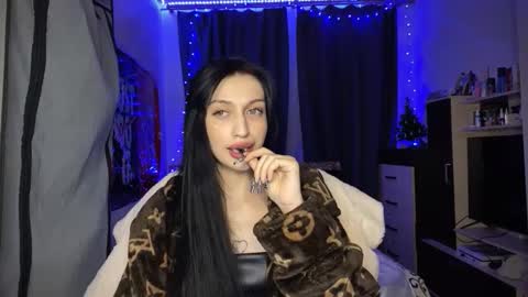 tatika_williams online show from 15, 12, 2025