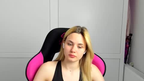 Snapshot of tayla_shy chatting on 26, 5, 2026 Tay online show from 26, 5, 2026