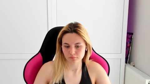 Snapshot of tayla_shy chatting on 27, 5, 2026 Tay online show from 27, 5, 2026
