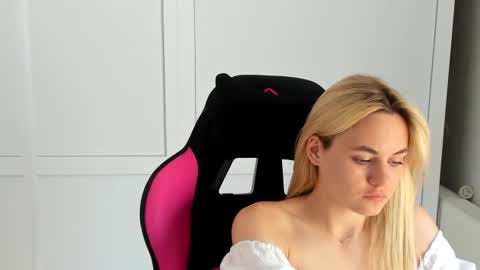 Snapshot of tayla_shy chatting on 2, 7, 2026 Tay online show from 2, 7, 2026