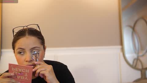 Snapshot of taylerkim chatting on 7, 11, 2025 Teylor Kim online show from 7, 11, 2025