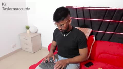 taylormaccurdy_ online show from 1, 12, 2025