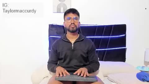 taylormaccurdy_ online show from 15, 12, 2025