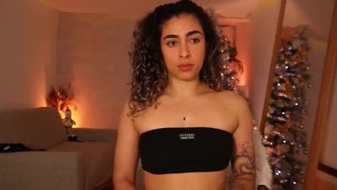 Snapshot of taylormich1 chatting on 17, 12, 2025 taylormichell online show from 17, 12, 2025