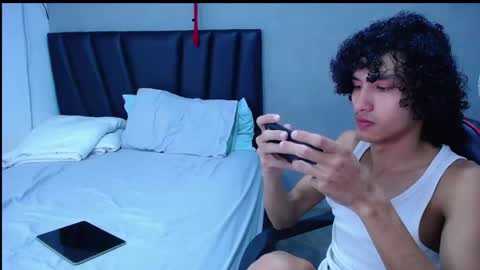 Tayron online show from 2, 11, 2025