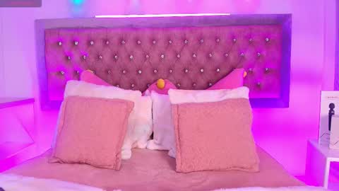 Snapshot of tayzon_foxxx chatting on 5, 11, 2025 Sofia online show from 5, 11, 2025