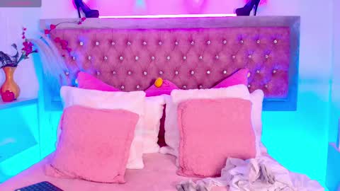 Snapshot of tayzon_foxxx chatting on 7, 11, 2025 Sofia online show from 7, 11, 2025