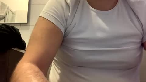 Snapshot of tbest1986 chatting on 5, 1, 2025 Tbest1986 online show from 5, 1, 2025