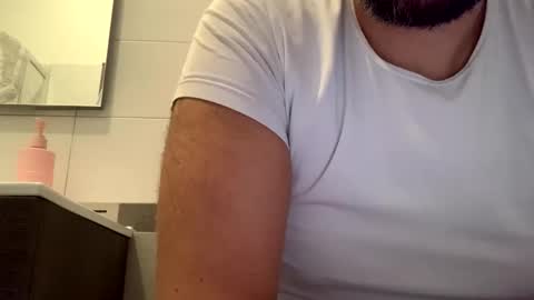 Snapshot of tbest1986 chatting on 21, 10, 2025 Tbest1986 online show from 21, 10, 2025