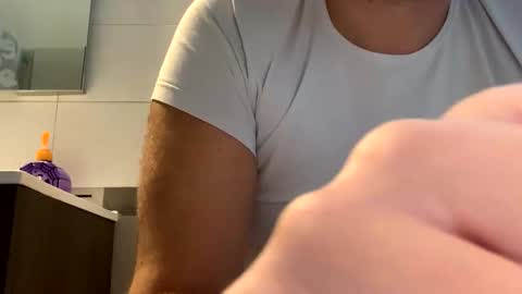 Snapshot of tbest1986 chatting on 29, 11, 2025 Tbest1986 online show from 29, 11, 2025