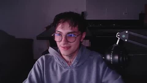 Teo independent model online show from 19, 3, 2026