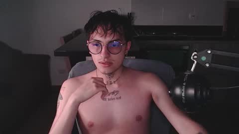 Teo independent model online show from 22, 3, 2026