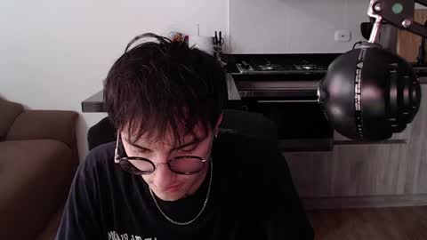 Teo independent model online show from 6, 4, 2026