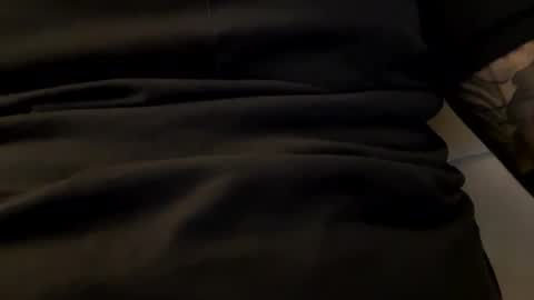 Snapshot of teejm chatting on 14, 12, 2025 Twizzler online show from 14, 12, 2025