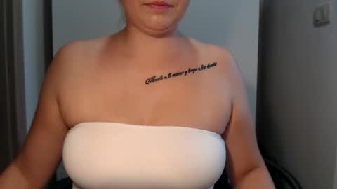 Teeyara  online show from 23, 9, 2025