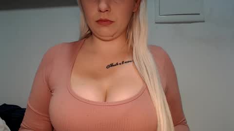 Teeyara  online show from 2, 11, 2025