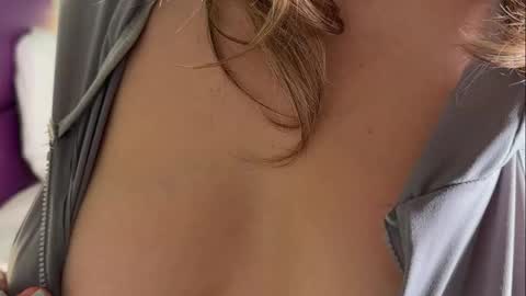 Snapshot of telladreamer_ chatting on 11, 5, 2026 Tella online show from 11, 5, 2026
