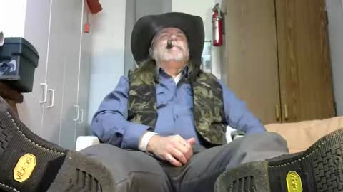 Snapshot of tennredneck chatting on 5, 2, 2026 Tennredneck online show from 5, 2, 2026