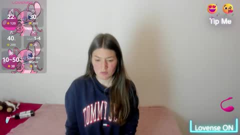 Snapshot of tesa_cute chatting on 3, 10, 2025 tesa online show from 3, 10, 2025