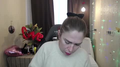 Snapshot of tessadaybreak chatting on 18, 2, 2025 tessadaybreak online show from 18, 2, 2025