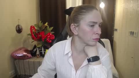 Snapshot of tessadaybreak chatting on 19, 2, 2025 tessadaybreak online show from 19, 2, 2025