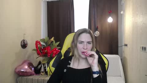 Snapshot of tessadaybreak chatting on 22, 2, 2025 tessadaybreak online show from 22, 2, 2025