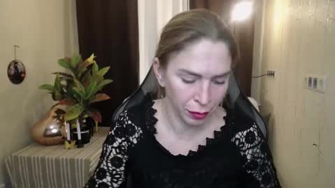 Snapshot of tessadaybreak chatting on 27, 2, 2025 tessadaybreak online show from 27, 2, 2025