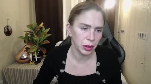Snapshot of tessadaybreak chatting on 27, 2, 2025 tessadaybreak online show from 27, 2, 2025