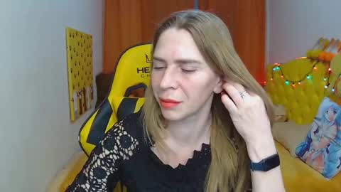 Snapshot of tessadaybreak chatting on 1, 3, 2025 tessadaybreak online show from 1, 3, 2025