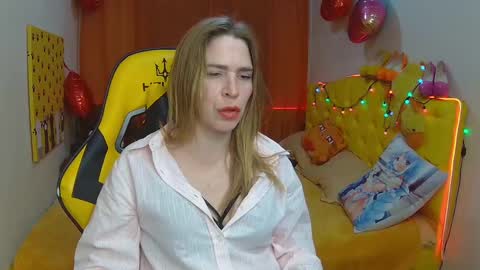 Snapshot of tessadaybreak chatting on 8, 3, 2025 tessadaybreak online show from 8, 3, 2025