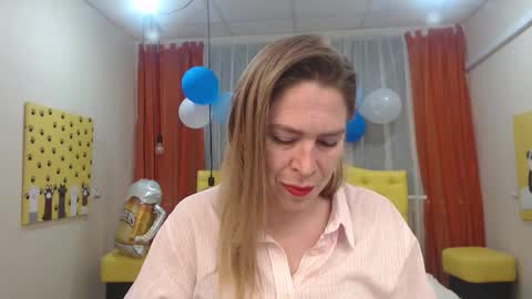 Snapshot of tessadaybreak chatting on 18, 9, 2025 tessadaybreak online show from 18, 9, 2025