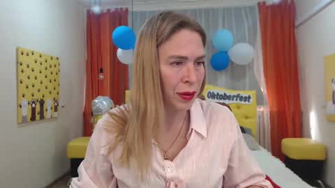 Snapshot of tessadaybreak chatting on 24, 9, 2025 tessadaybreak online show from 24, 9, 2025