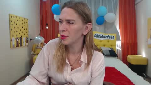 Snapshot of tessadaybreak chatting on 25, 9, 2025 tessadaybreak online show from 25, 9, 2025