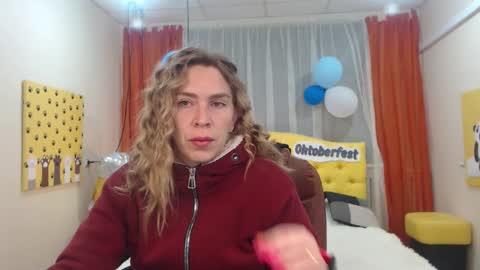Snapshot of tessadaybreak chatting on 29, 9, 2025 tessadaybreak online show from 29, 9, 2025